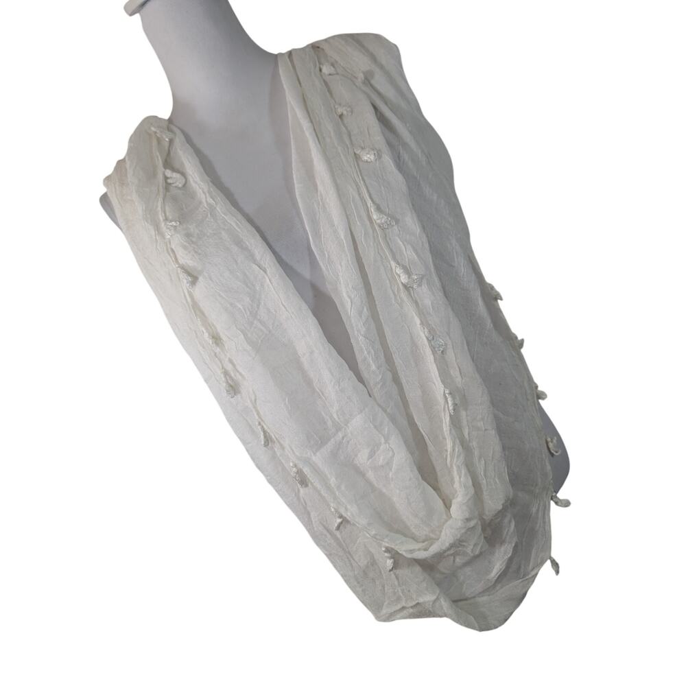 VAN HEUSEN! PURE WHITE CRINKLY FINISH TASSELED, 100% VISCOSE SCARF, WRAP! OS